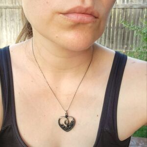 Elegant Gothic Heart Pendant Necklace‎